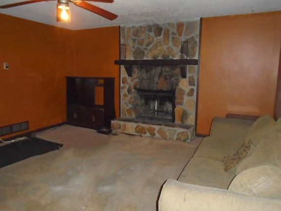 4th image of 2150 Wells Dr SE