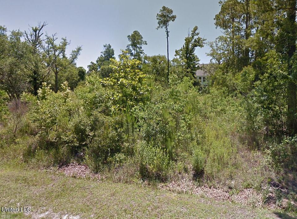 1st image of 226 Basswood Dr #13