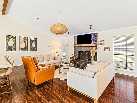 5th image of 104 Heidelburg Dr