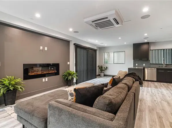 4930 Laurel Canyon Blvd #201, Valley Village, CA 91607