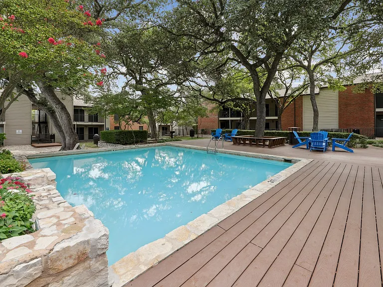 Westdale Pointe — Photo 9