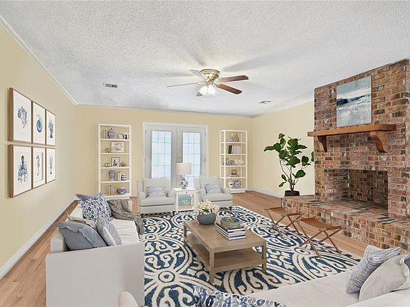 5th image of 2445 Somerset Dr