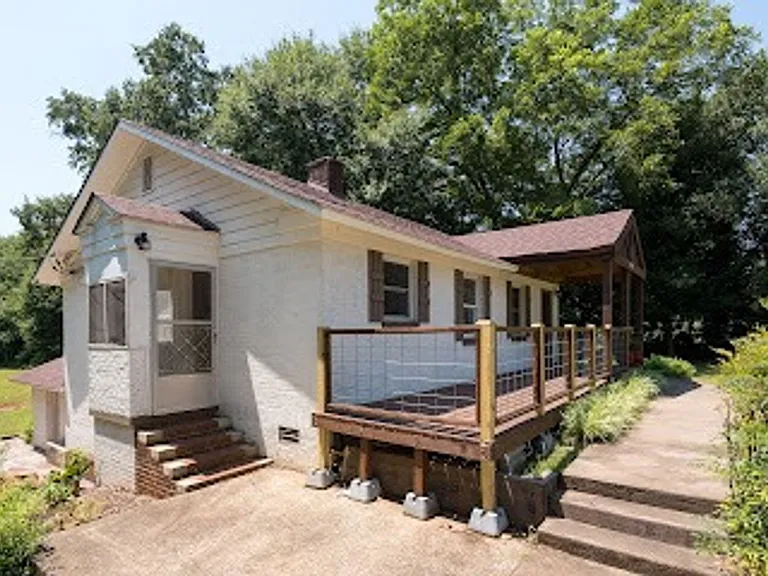 2615 West Main St — Photo 2