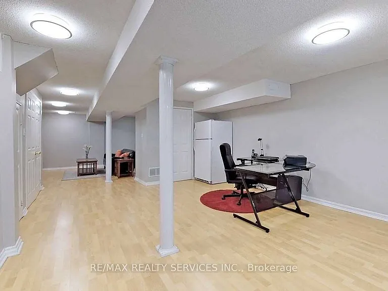 6897 Bansbridge Cres — Photo 18