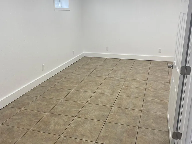 Another large bonus room/ craft room