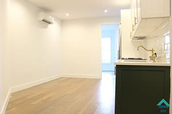 Rented by EXR | media 19