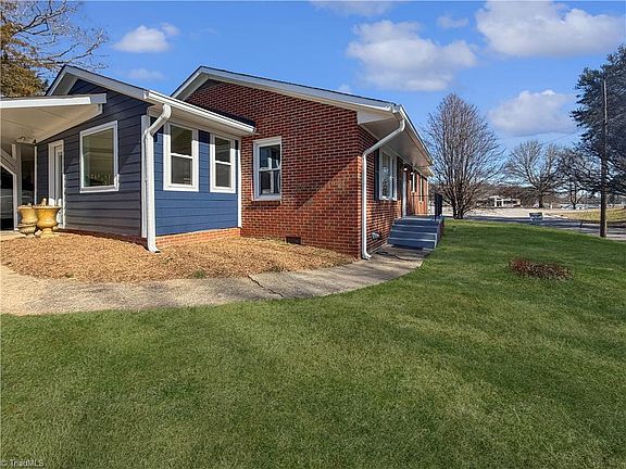 4th image of 902 Welborn Ave