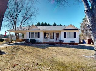 161 Azalea Dr, Mount Airy, NC 27030