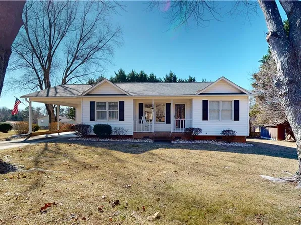 161 Azalea Dr, Mount Airy, NC 27030