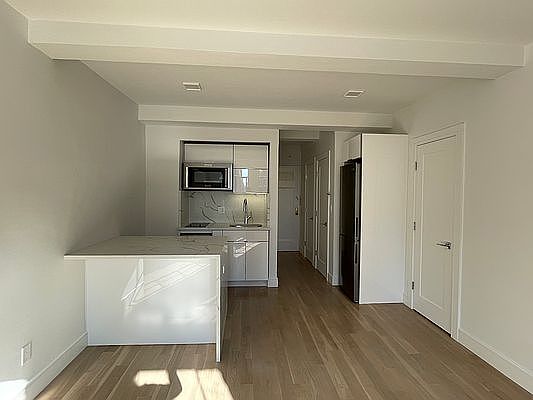 5th image of 320 E 42nd St APT 2604