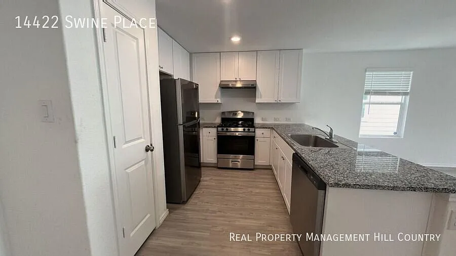 3 Bed 2 Bath Backed Up to a Greenbelt — Photo 4
