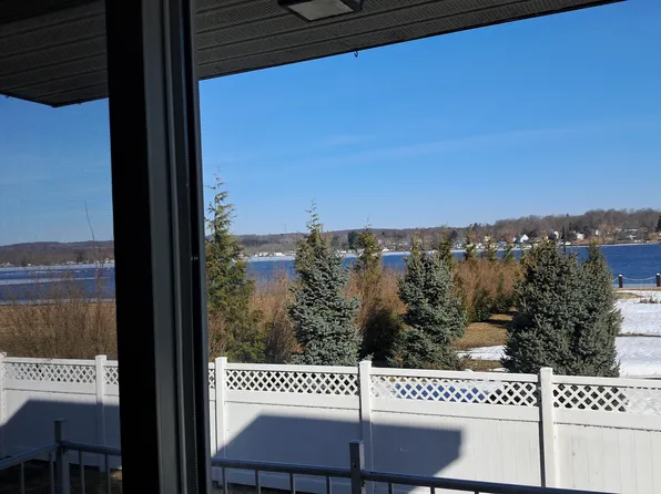 62 W Duquesne St #F5, Celoron, NY 14720