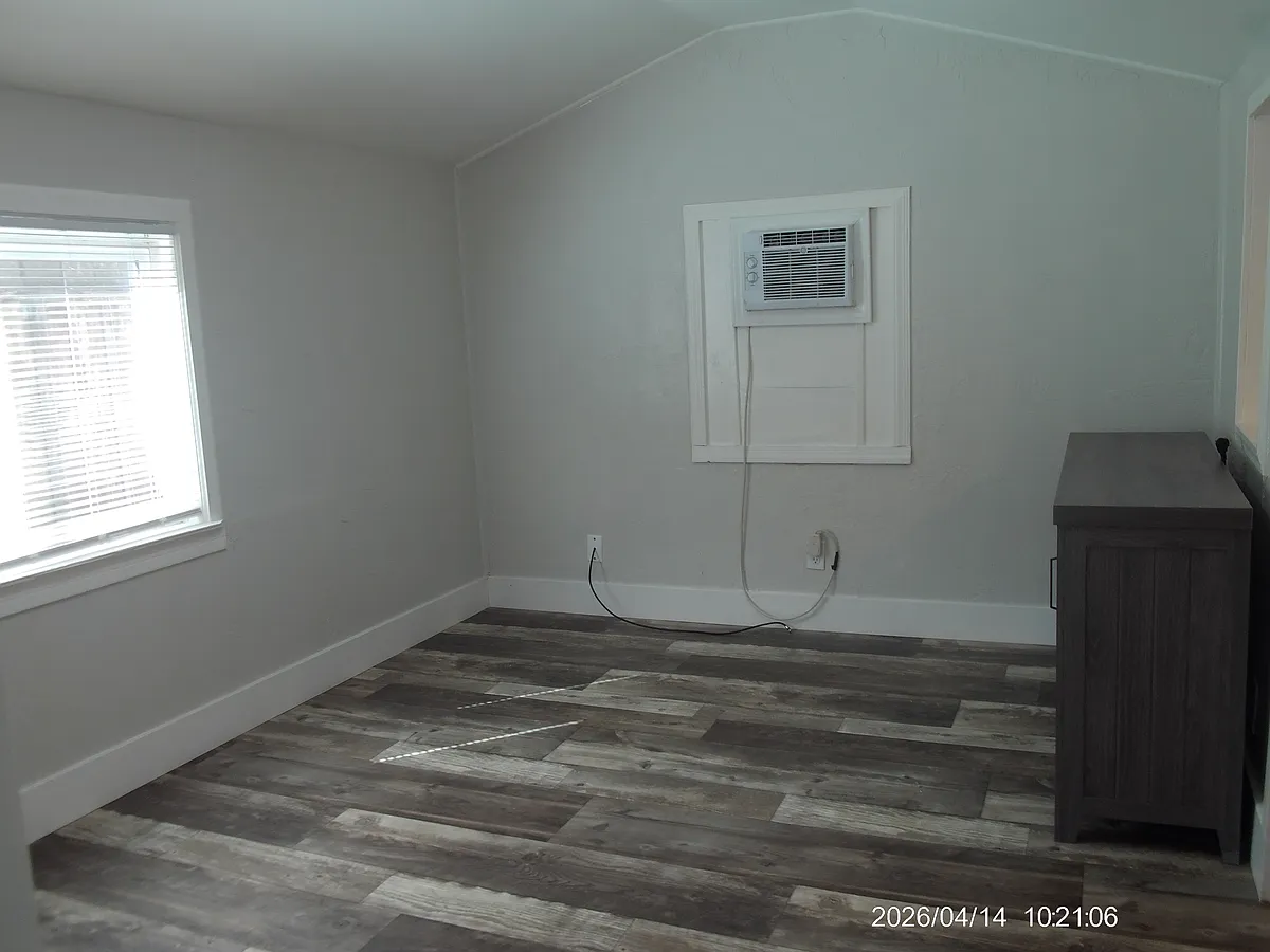 Building Photo - 927 Virginia St #1/2