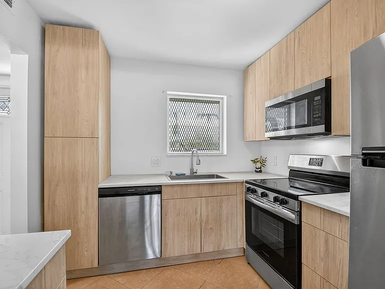 200 Waterway Dr S #104 — Photo 9
