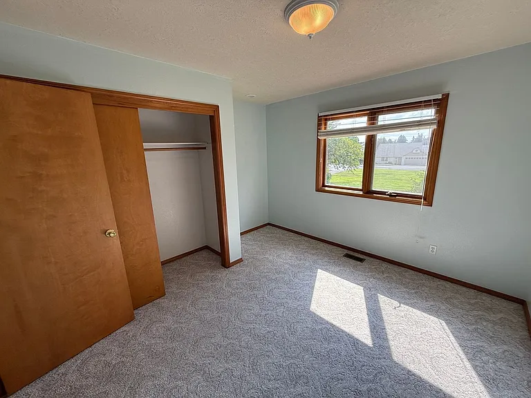 460 SE Conifer Pl — Photo 31
