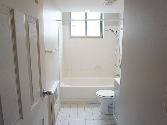 5th image of 600 E 8th St APT 8K
