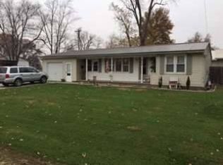 903 Fairground Ave, Newton, IL 62448