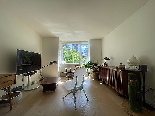 1st image of 450 W 17th St APT 621