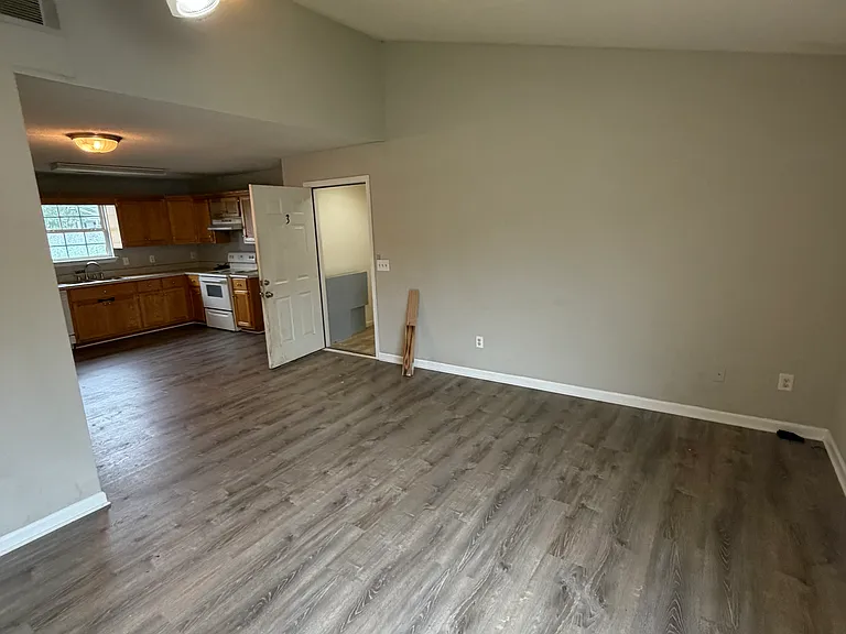 102 Nathan Cir NW #3 — Photo 3