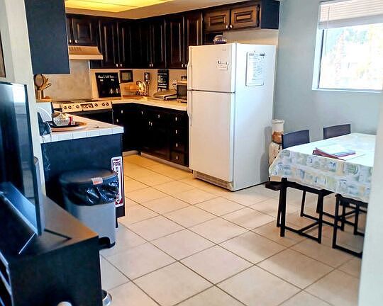 4th image of 5301 Waverly Dr #140