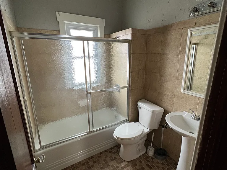 2809 N 58th St #1 — Photo 15