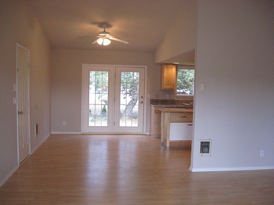 2nd image of 344 SE Stone St