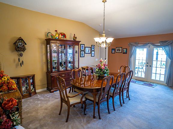 4th image of 83 Pine Circle Dr
