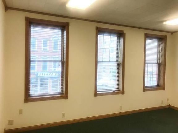 2nd image of 221 Pearl St