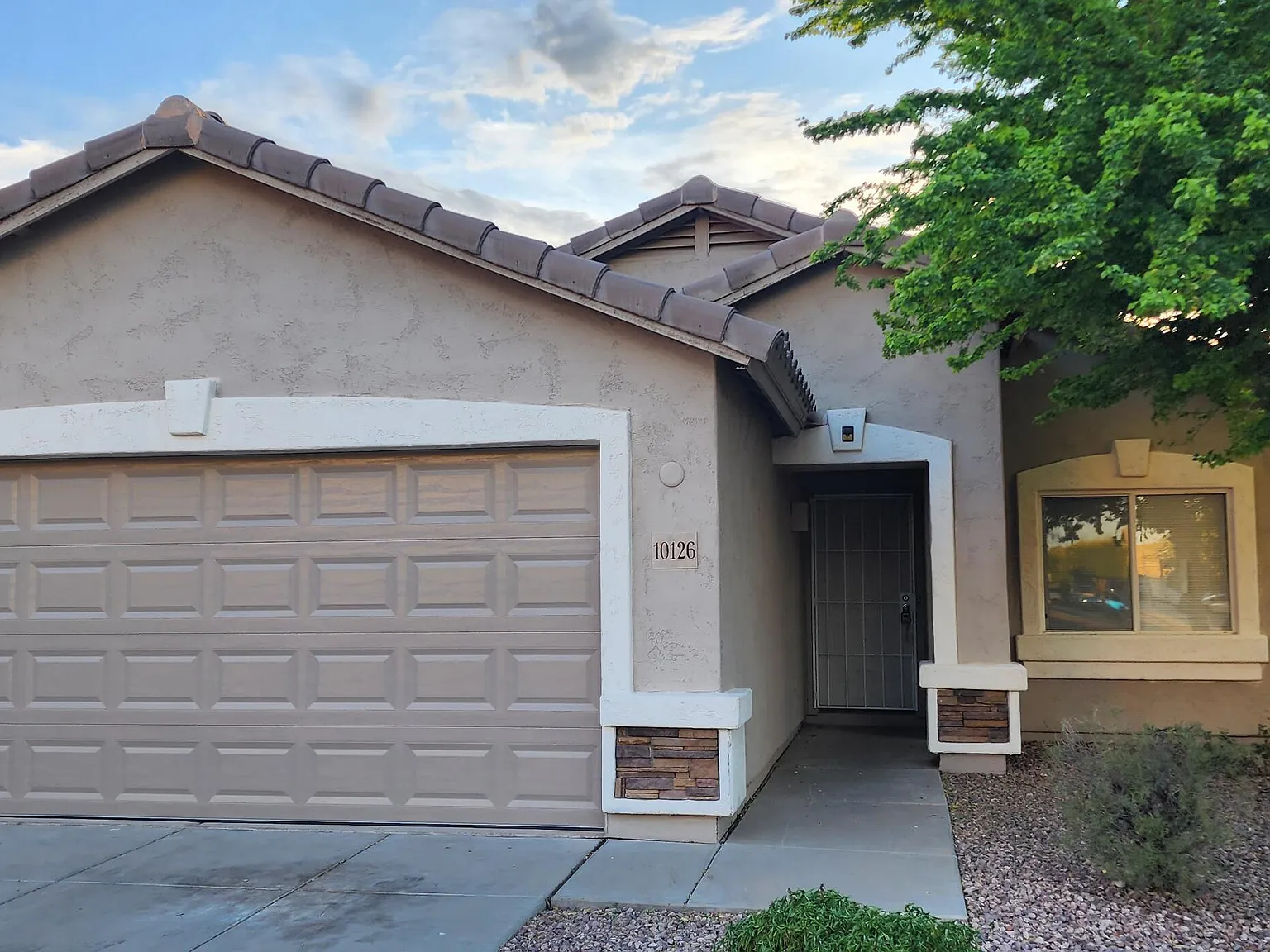 3 bed, 2.0 bath, 1424 sqft, $1,700 — Photo 2