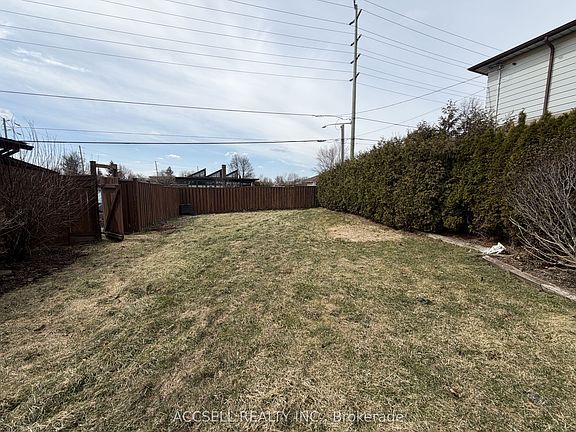 3rd image of 135 Mountainview Rd S
