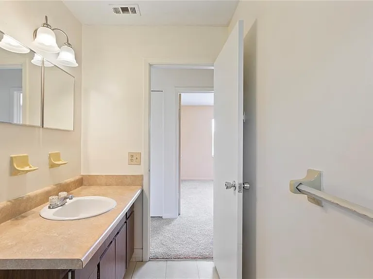 12215 Leanne Dr — Photo 17
