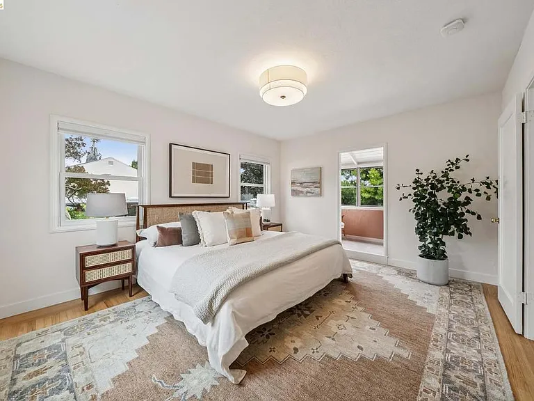 1246 Hopkins St — Photo 4