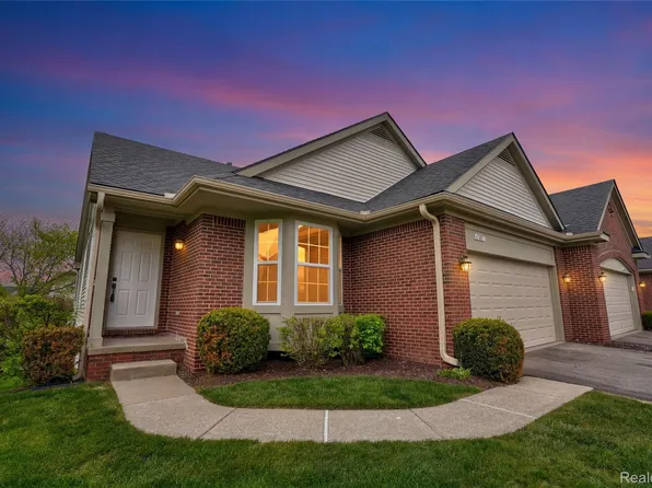 6397 Club Ct W, Grand Blanc, MI 48439