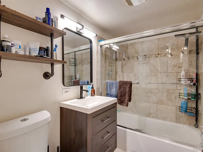 1245 Race St #307 — Photo 17