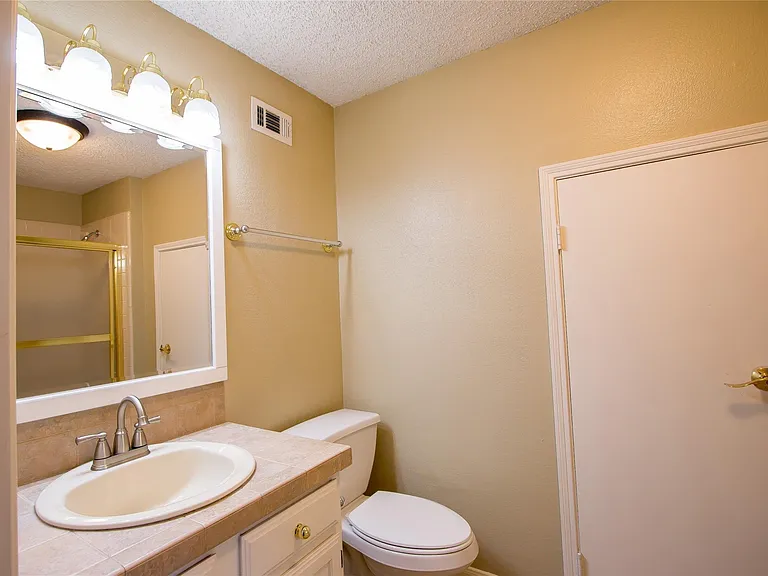 202 Lakeview Ter #H — Photo 33