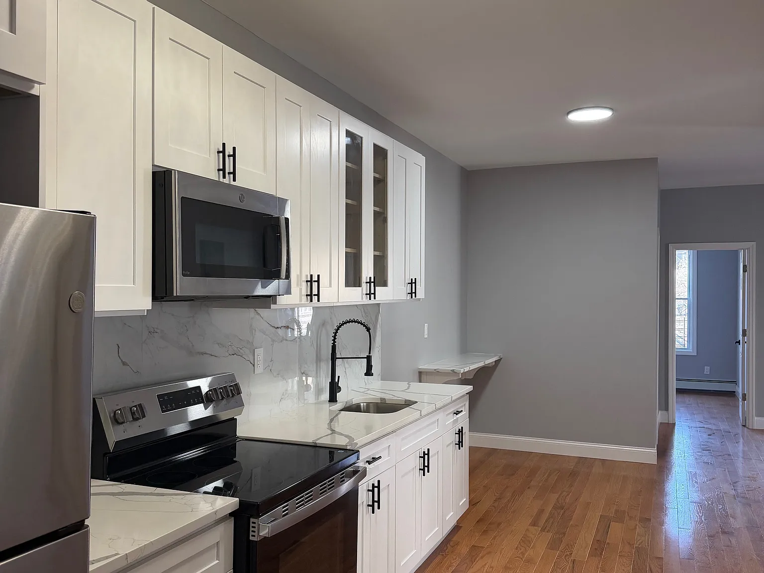 5 bed, 1400 sqft, $4,680 — Photo 1