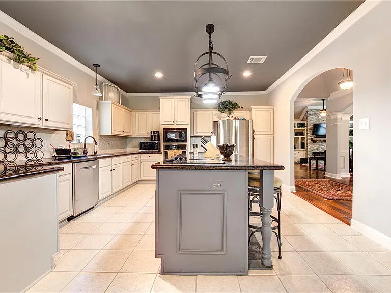 1811 Emerald Green Dr — Photo 12