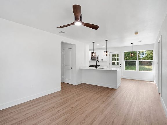 4th image of 3110 Palo Alto Dr