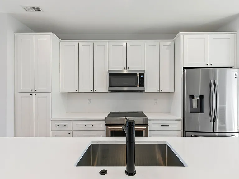 1310 W Clay St — Photo 7