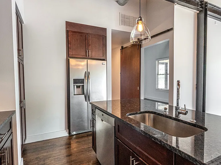 922 N Main St #212 — Photo 8