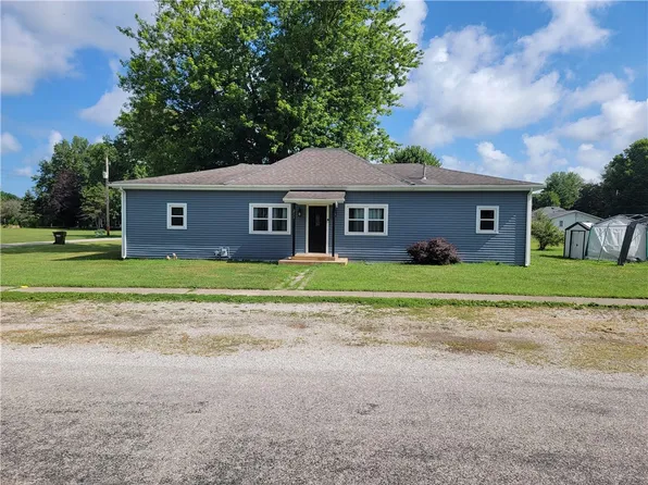 211 W 2nd St, Morrisonville, IL 62546