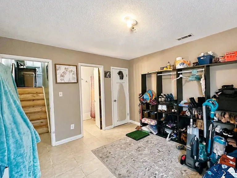 205 Edgewood St — Photo 20