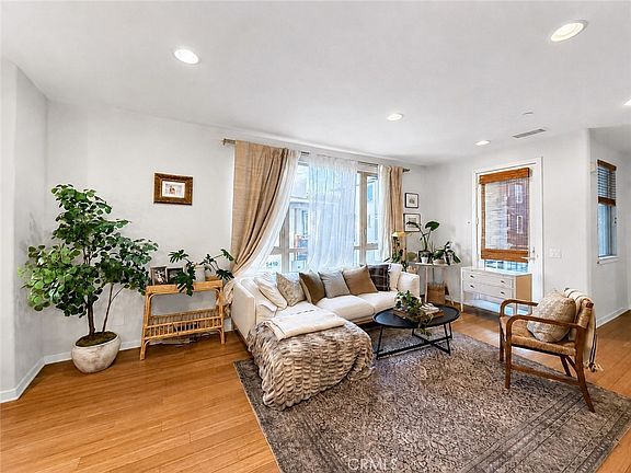 5th image of 5410 W 149th Pl Unit 2