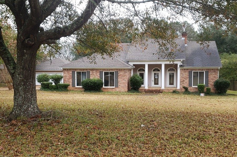 1st image of 104 Longwood Dr