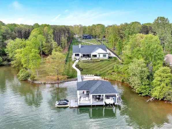 100 Tranquility Rd, Moneta, VA 24121