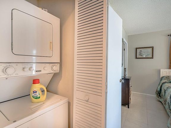 3rd image of 18720 Gulf Blvd APT 4B