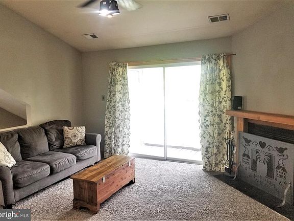 5th image of 702 Mews Dr