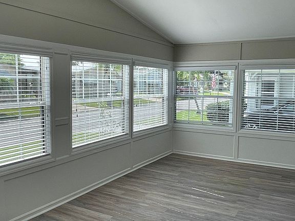 4th image of 629 Periwinkle Cir