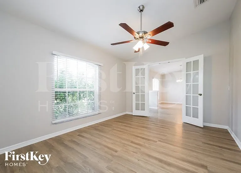 1721 SW 44th St — Photo 8