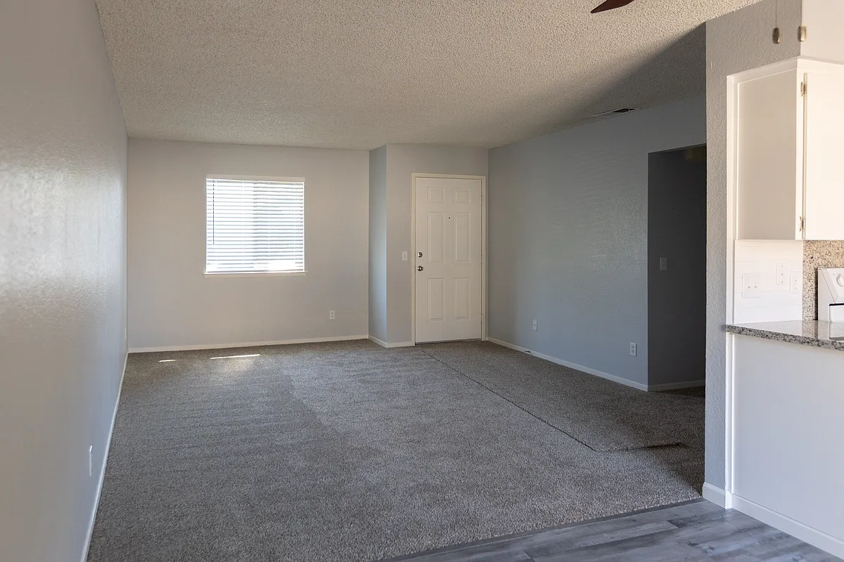 Building Photo - 434 W Stuart Ave #2